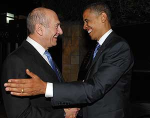 Obama, durante su encuentro con el primer ministro israelí, Ehud Olmert. (Foto: AFP)