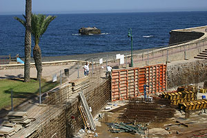 Obras del bloque de apartamentos en la playa de Villaricos (Almera). (Foto: El Mundo)