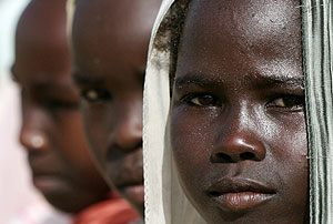 Nios sudaneses desplazados en un campamento. (Foto: AFP)