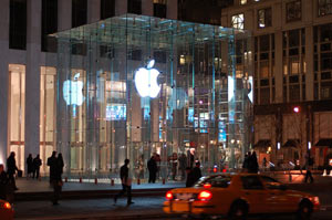 Vista nocturna de la tienda Apple en Central Park, Nueva York. (Foto: Flickr).