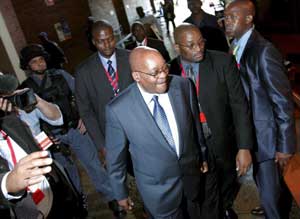 Jacob Zuma, a su llegada a la vista en el Tribunal Supremo de Pietermaritzburg. (Foto: EFE)