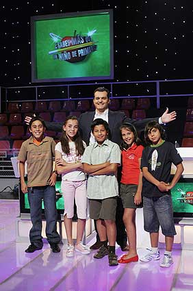 Concursantes infantiles y presentador del programa. (Foto: Antena 3)