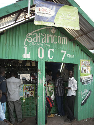 Un comercio de telfonos mviles en Kakuma. (Foto: EFE)