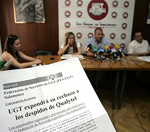 Miembros del sindicato UGT durante una rueda de prensa sobre Qualytel. (Foto:E. CARRASCAL)