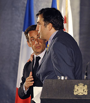 El presidente francs (izqda.) junto a su homlogo georgiano. (Foto: AFP)