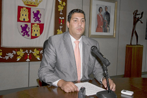 El delegado territorial, Alberto de Castro, durante su comparecencia ante los medios. (Foto: J.F. GAMAZO)