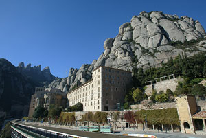 Montserrat desde el mirador del filo de la montaa. (Foto: Antonio Moreno)