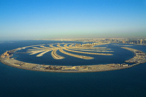 Obras de construcción de The Palm, la urbanización de villas de lujo que se levanta en la costa de Dubai, tomada en primavera. (FOTO: ELMUNDO.ES)