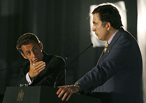 Sarkozy, este mircoles en Tiflis con el lder georgiano, Saakashvili. (Foto: REUTERS)