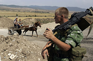 Un soldado ruso, en las inmediaciones de Gori. (Foto: AP)