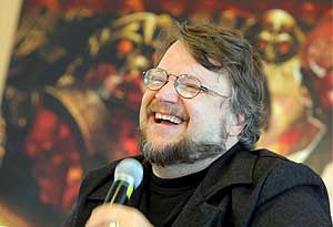 El director de cine mexicano Guillermo del Toro durante una entrevista (Foto: EFE)