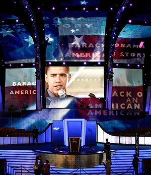 Escenario instalado por los demcratas en el auditorio Pepsi Center, en Denver. (Foto: AFP)