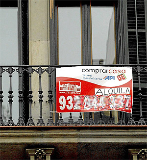 Piso que se alquila situado en el centro de Barcelona. (Foto: Antonio Moreno)