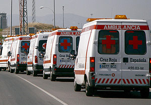 Caravana de ambulancias camino del siniestro, el da del accidente. (Foto: EFE)