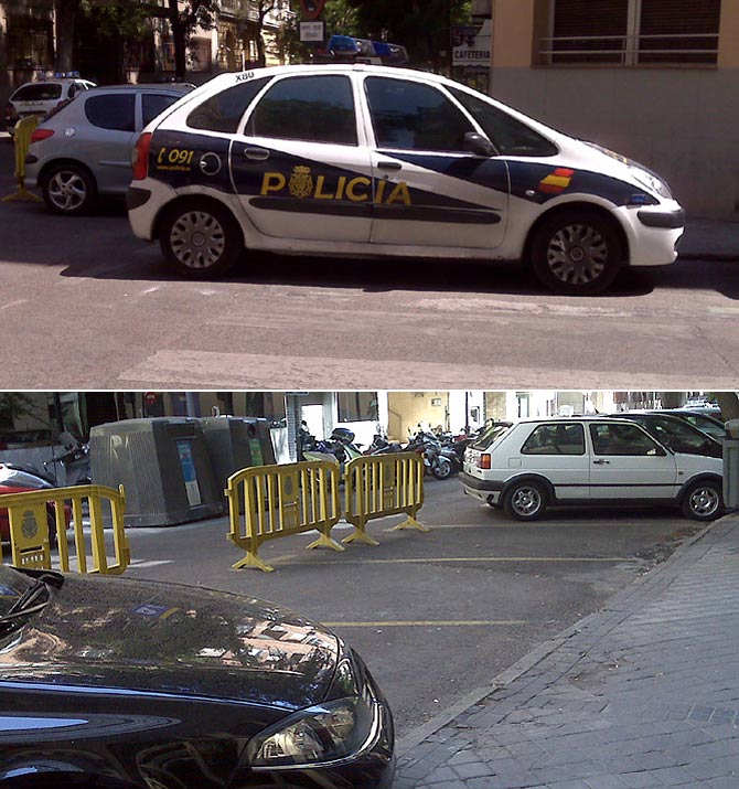 Un coche de polica aparcado en un paso de cebra (arriba) y varias plazas de aparcamiento pblico reservadas con vallas (abajo). (Foto: V. M.)