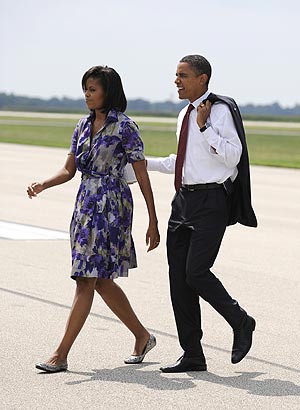 Michelle y Barack, bajando de un avin en Illinois (EEUU). (Foto: AFP)