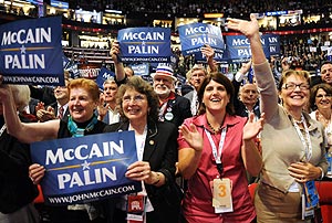 Un grupo de mujeres apoya a McCain y Palin en la Convencin Republicana. (Foto: AFP)