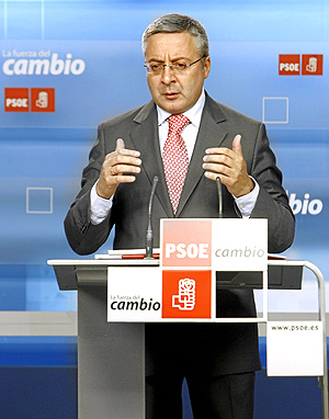 El vicesecretario general del partido socialista en la rueda de prensa. (Foto: Alberto Di Lolli)