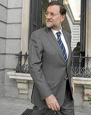 Mariano Rajoy, en el exterior del Congreso. (Foto: Antonio Heredia)
