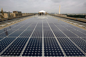 Placas fotovoltaicas instaladas en el tejado de la sede del del Departamento Forestal de EEUU en Washington D.C. (Foto: AFP)