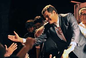 Correa celebra la victoria del 's' constitucional. (Foto: AFP)