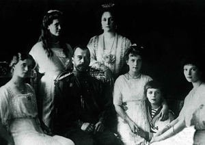 El zar Nicolás II, junto a su familia. (Foto: EL MUNDO)