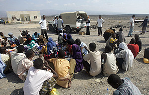 Refugiados atendidos por una ONG en la costa de Yemen. (Foto: Khaled Abdullah)