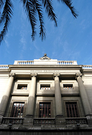 Fachada del Teatro Principal de Valencia. (Foto: Benito Pajares)
