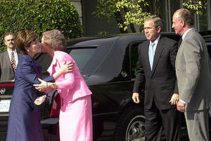 La Familia Real recibe al presidente de EEUU y a su esposa en 2001. (Foto: Carlos Miralles)