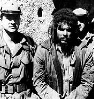 El Che y el agente de la CIA Flix Rodrguez el 9 de octubre de 1967.