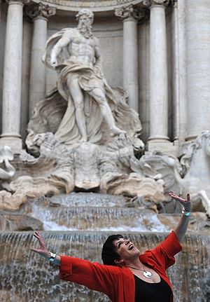 Liza Minnelli, en la Fontana di Trevi hace dos semanas. (Foto: AFP)