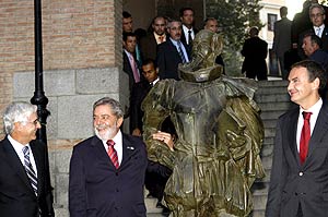 El presidente de Brasil, junto al espaol y el lder del Gobierno castellano-manchego. (Foto: EFE)