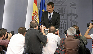 Zapatero, en la rueda de prensa. (Foto: Alberto Cullar)