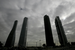 Las cuatro torres que se erigen en los terrenos de la antigua ciudad deportiva del Real Madrid. (Foto: EFE)