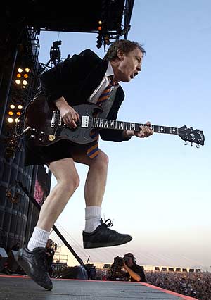 Angus Young durante una actuacin. (Foto: AP)
