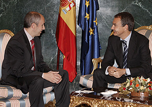 Zapatero, en su reunin con Erkoreka en el Congreso. (Foto: EFE)