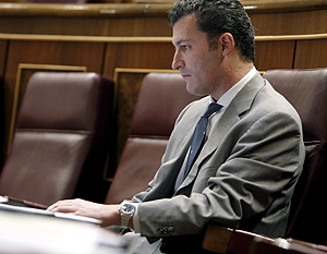 El diputado navarro Santiago Cervera, este martes en el Congreso. (Foto: EFE)