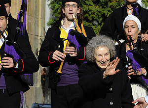 La escritora canadiense Margaret Atwood al llegar a Oviedo. (Foto: Alonso Gonzlez)