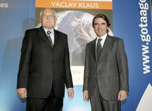 El presidente checo, Vaclav Klaus, y el ex presidente del Gobierno espaol, Jos Mara Aznar. (Foto: Bernab Cordn)