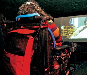 Una adolescente en silla de rueda en una sesin de cine. (Foto: Nacho Alcal)