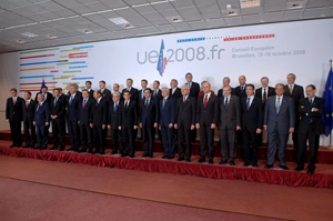 Foto de familia de los jefes de Estado y Gobierno de los 27 países de la Unión Europea, durante la cumbre que se celebró en Bruselas el pasado 15 de octubre. (Foto: EFE)