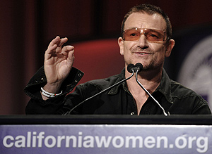 Bono, cantante de U2, en el encuentro The Women's Conference, en Long Beach, California. (Foto: AP)