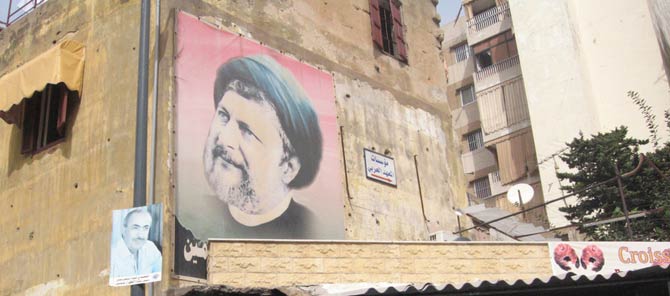 Un pster con el rostro del Imam Mussa al Sadr, lder religioso del chismo libans, en Beirut. (M. G. P.)