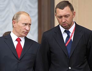El millonadio Oleg Deripaska, a la derecha, habla con Putin en una imagen de septiembre de este ao. (Foto: Reuters)