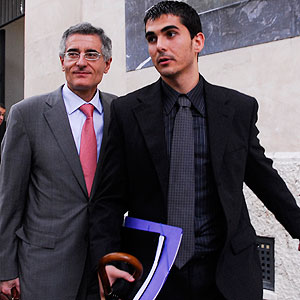 Bartomeu Vicens y su abogado a la salida de la Fiscala (Foto: Cati Cladera).
