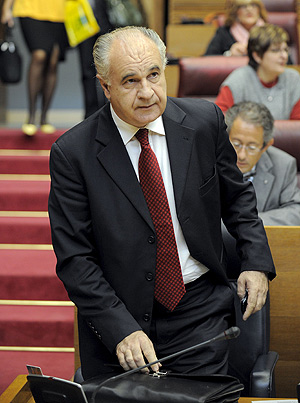 El conseller de Inmigracin y Ciudadana, Rafael Blasco, durante el pleno de las Cortes. (Foto: EFE)