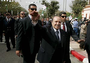 El presidente de Argelia, Abdelaziz Buteflika, durante una visita a Tlemcen. (Foto: EFE)