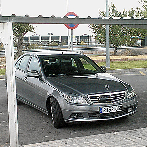 Uno de los Mercedes Benz con radar que utiliza la DGT para poner multas (Foto: El Mundo)