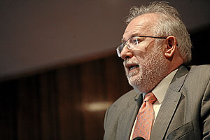 Carlos Berzosa, rector de la Universidad Complutense de Madrid. (Foto: Antonio Xoubanova)