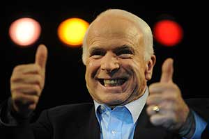 McCain se dirige a sus seguidores en Nevada. (Foto: AFP)